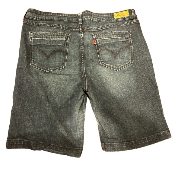 🍄Levi’s San Francisco Demi Curve Classic Denim Shorts Size 16/33 Button Detail - Picture 2 of 5